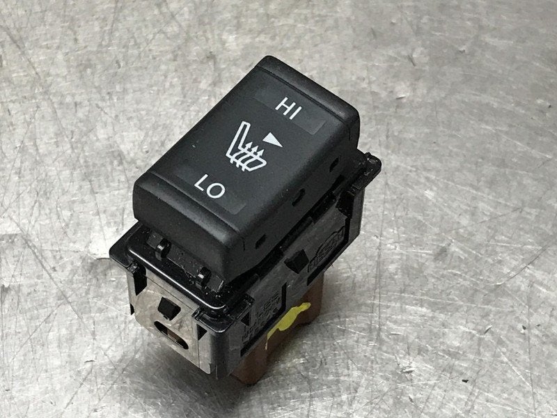 STOELVERWARMING SCHAKELAAR Nissan Primera (P11) (|19125K1|), Auto-onderdelen, Gebruikt, Germany@nissan-services.eu, Kronenweg 38
50389  Wesseling, DE