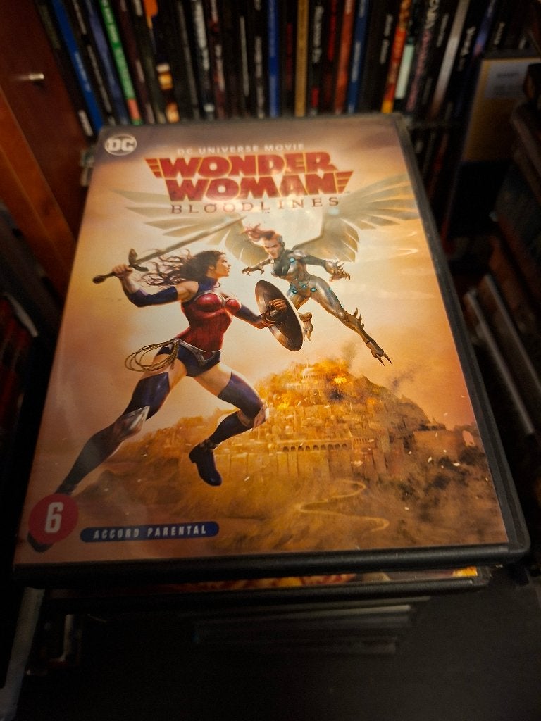 dvd - wonder woman - bloodlines - doos 8, Bonusmateriaal, Actie, Ophalen of Verzenden, Zo goed als nieuw