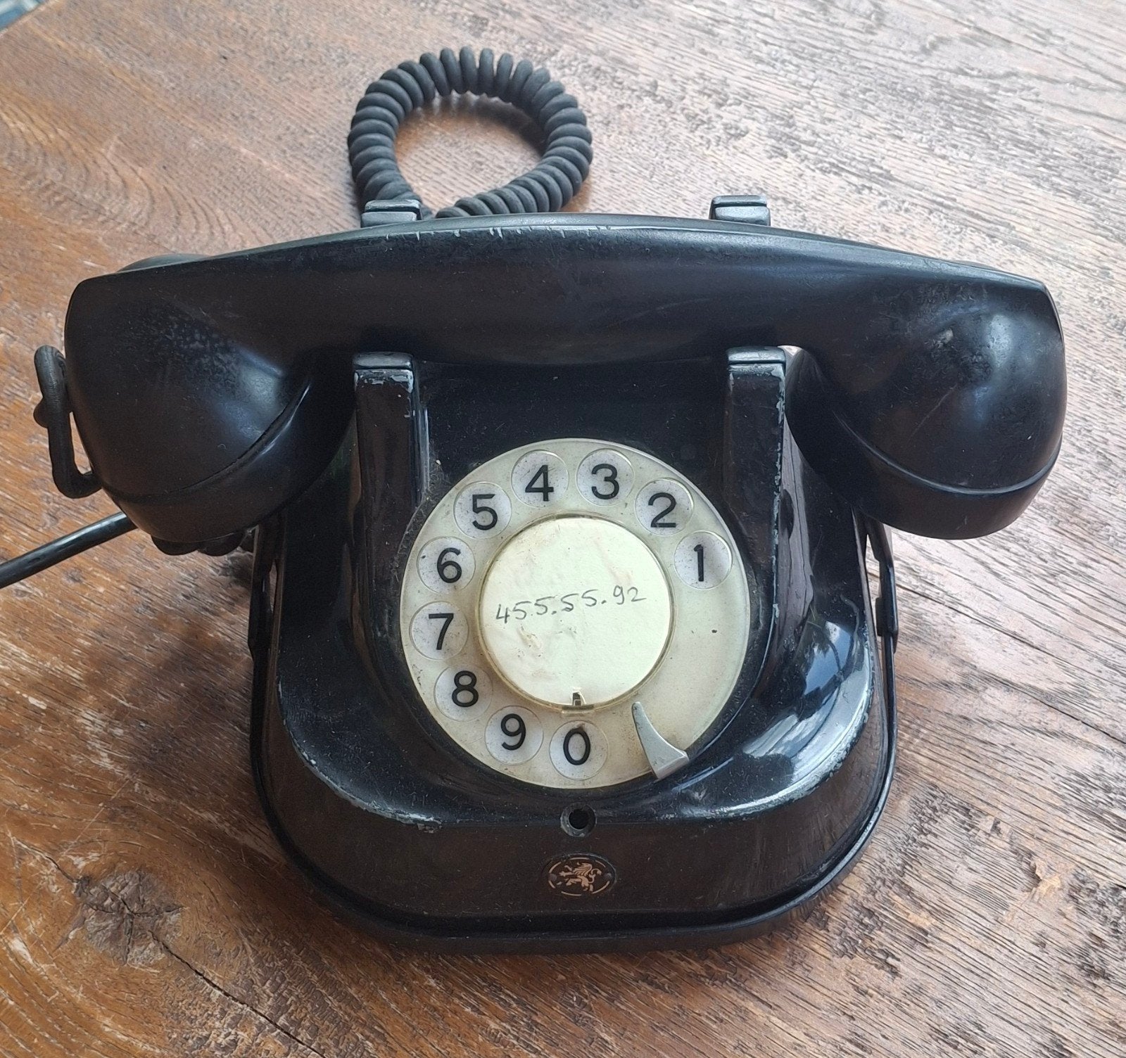 Vintage draaischijftelefoon, Ophalen