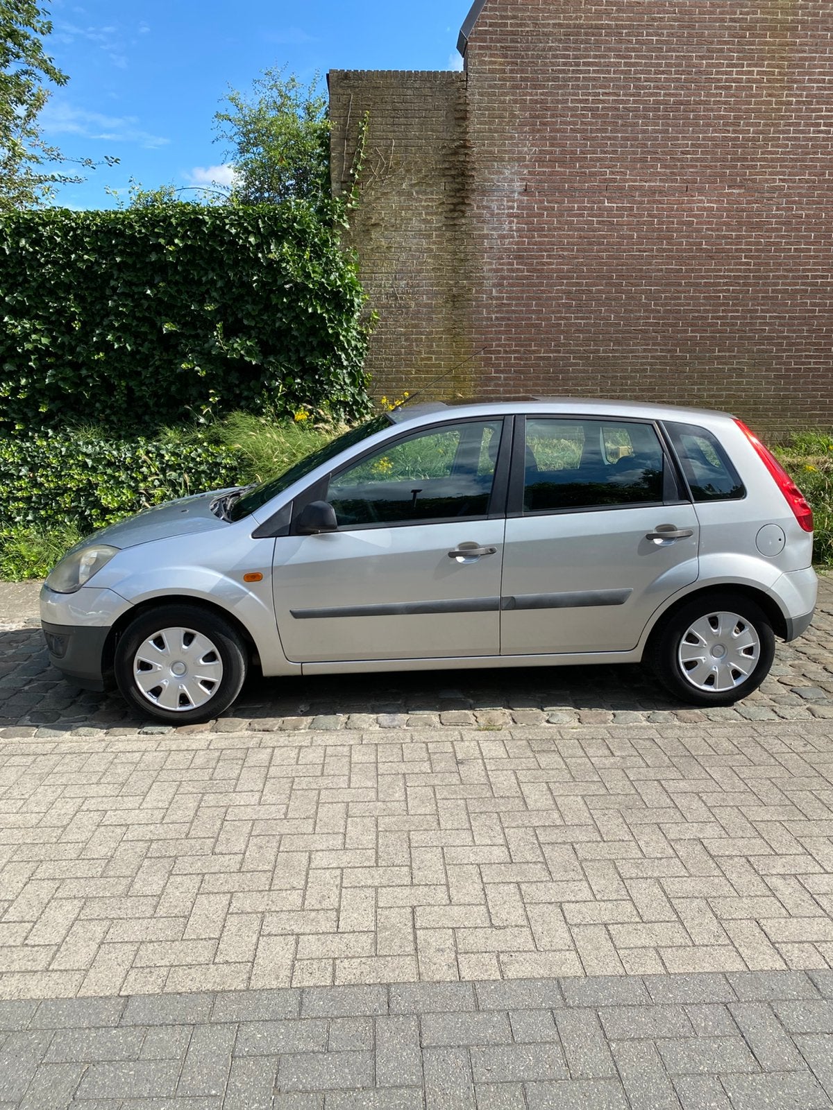 Ford Fiesta 1.4 Benzine Gekeurd voor verkoop 5deurs 196700km, Autos, Argent ou Gris, 1011 kg, Boîte manuelle, 5 portes