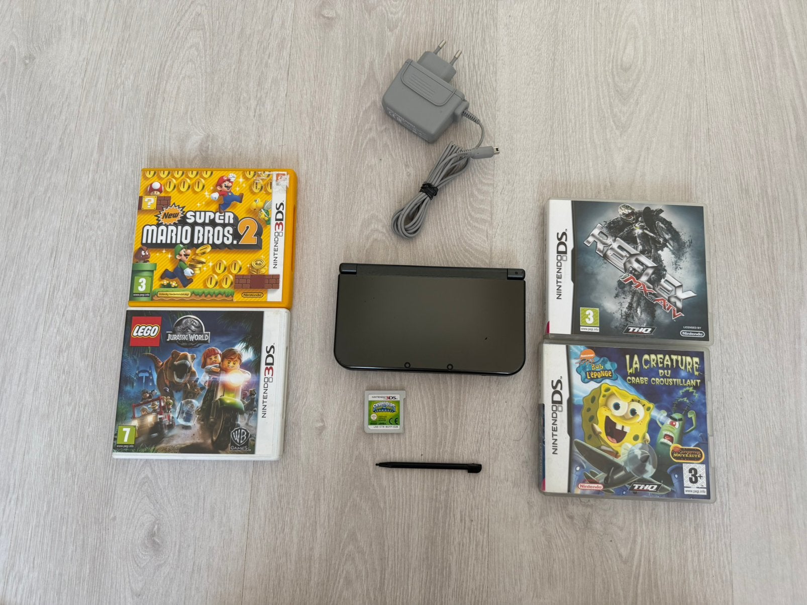 New nintendo 3ds xl avec 5 jeux, Consoles de jeu & Jeux vidéo, Consoles de jeu | Nintendo 2DS & 3DS, Enlèvement, Comme neuf, 3DS XL