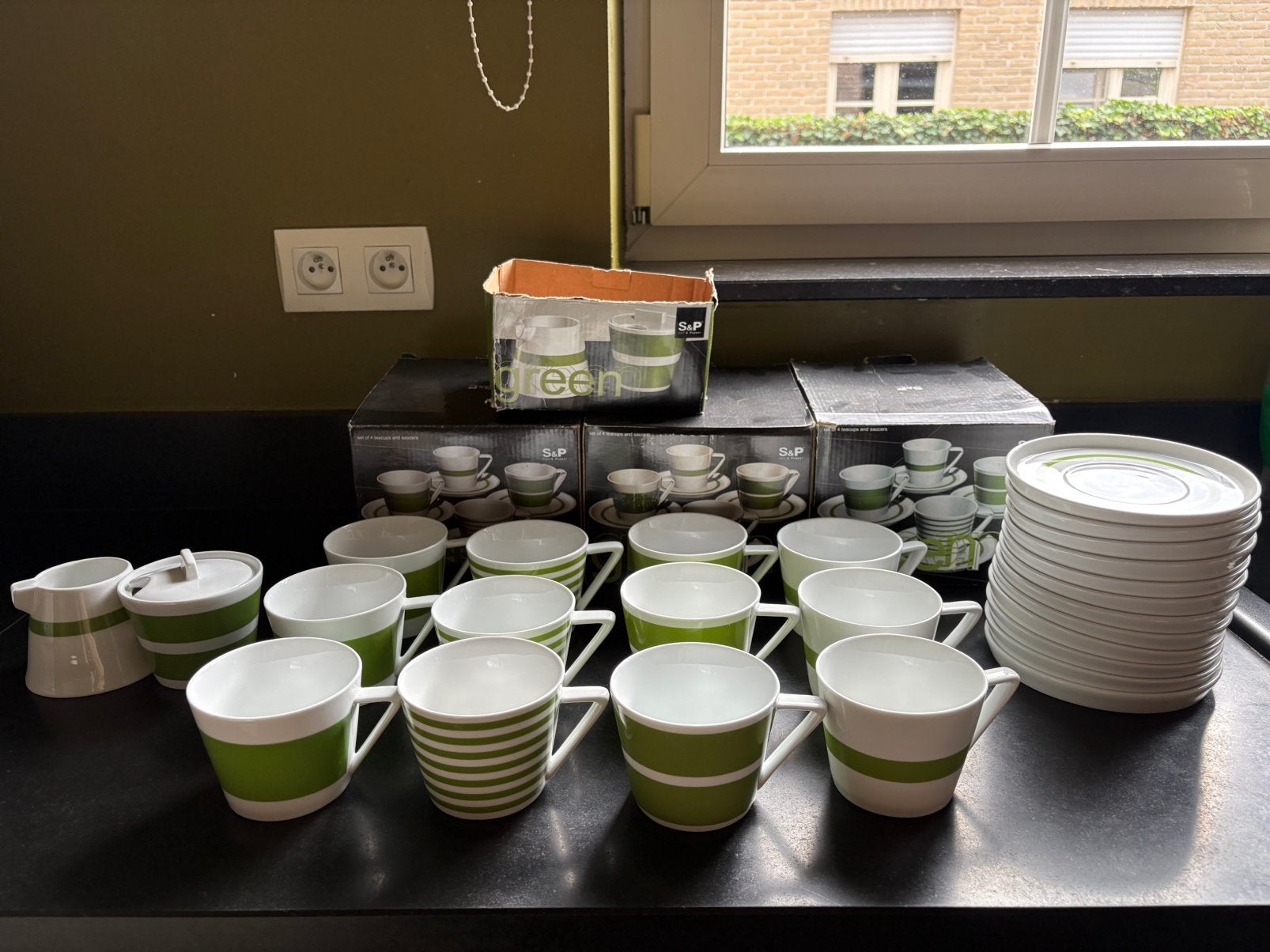 Koffieservies Salt&Pepper (S&P): 12tassen+12bordjes+melk+sui, Ophalen, Overige merken, Nieuw, Overige stijlen