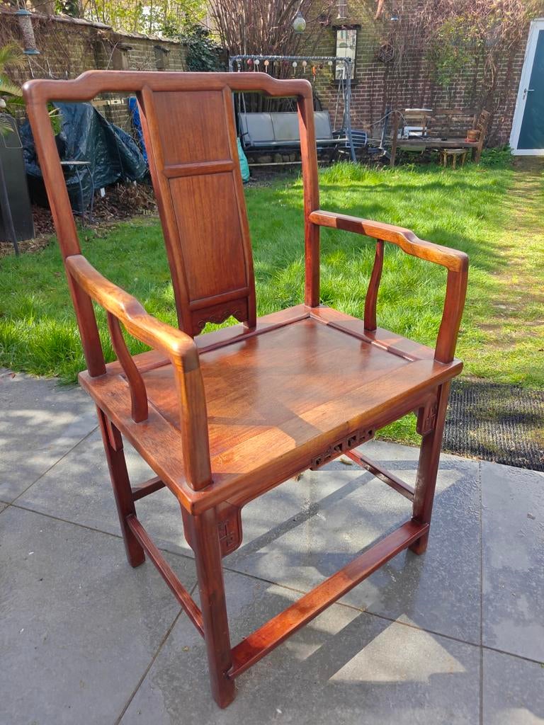 Deux chaises chinoises identiques avec table, Enlèvement, Deux