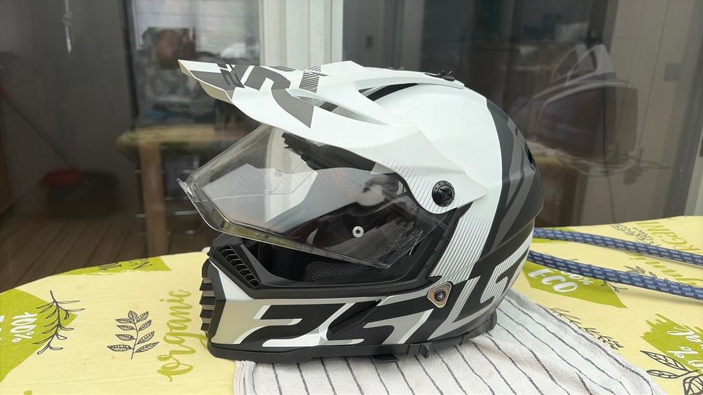 Helm LS2, Motoren, Ophalen