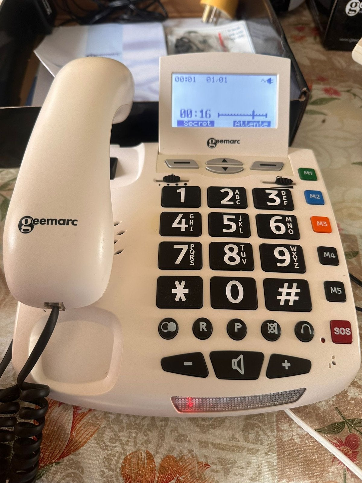Lot de 10 téléphones seniors Geemarc avec bracelet SOS, Enlèvement ou Envoi, Comme neuf