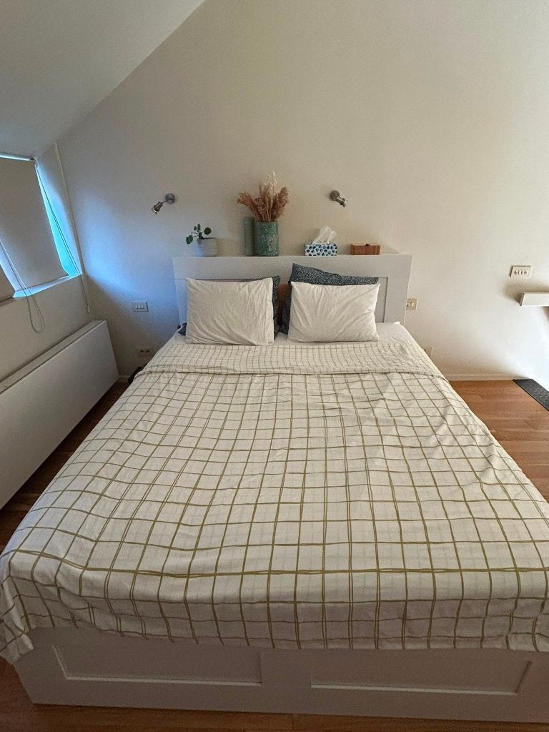 IKEA bedframe met opberger (incl. lattenbodems), Huis en Inrichting, Slaapkamer | Bedden, Ophalen, Gebruikt, Wit, Twijfelaar