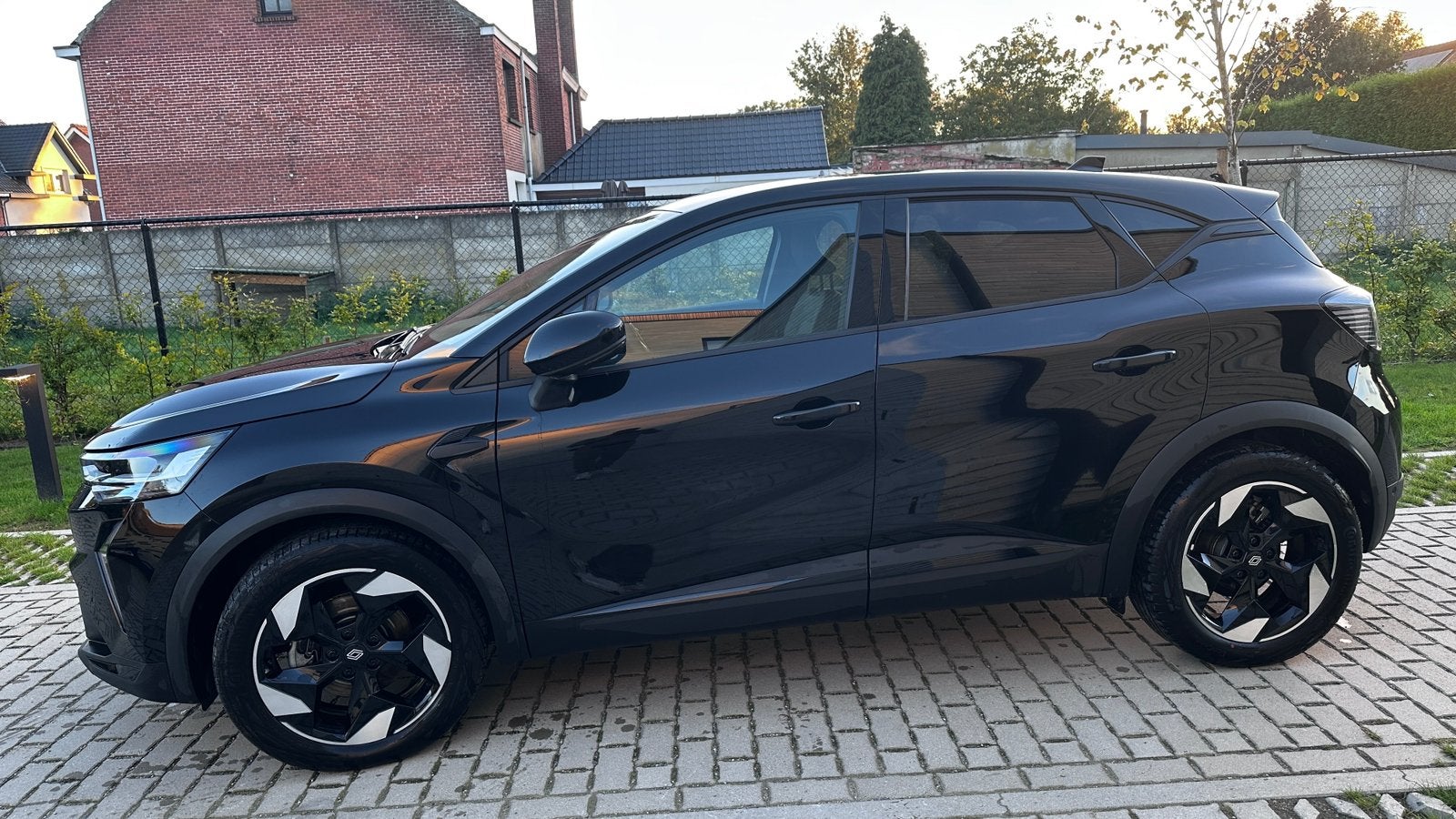 Captur Techno E-Tech Full Hybrid 145 – Automaat – 2025, Auto's, Dealer onderhouden, Stof, Euro 6, Zwart