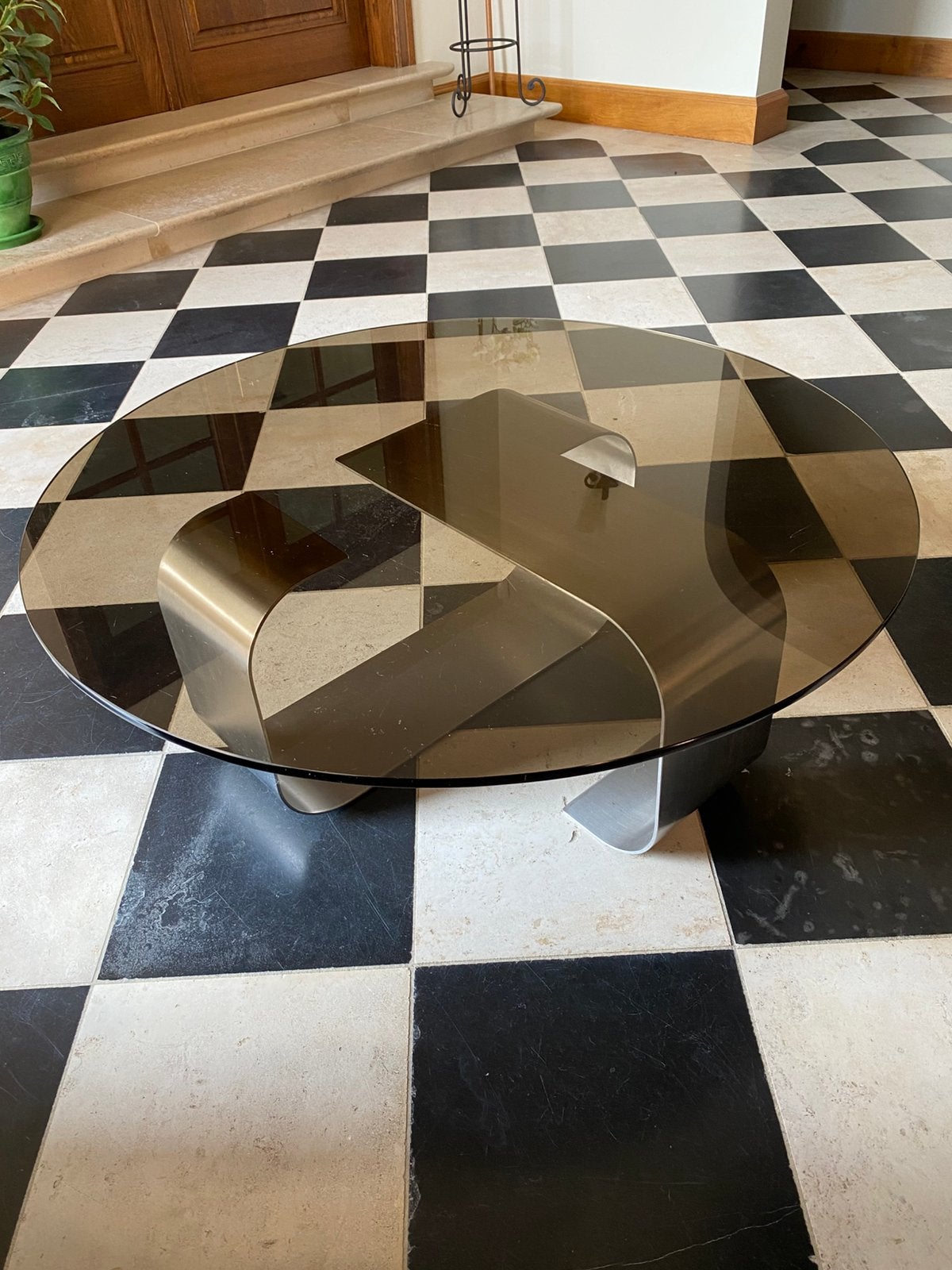 Ronde salontafel met losliggend fumé glas en inox onderstel, Ophalen, Gebruikt, 50 tot 100 cm, Rond