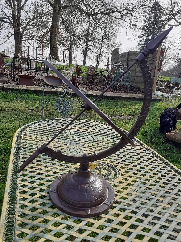 GROTE ZONNEWIJZER IN GEPATINEERD GIETIJZER, Tuin en Terras, Zonnewijzers, Ophalen, Nieuw
