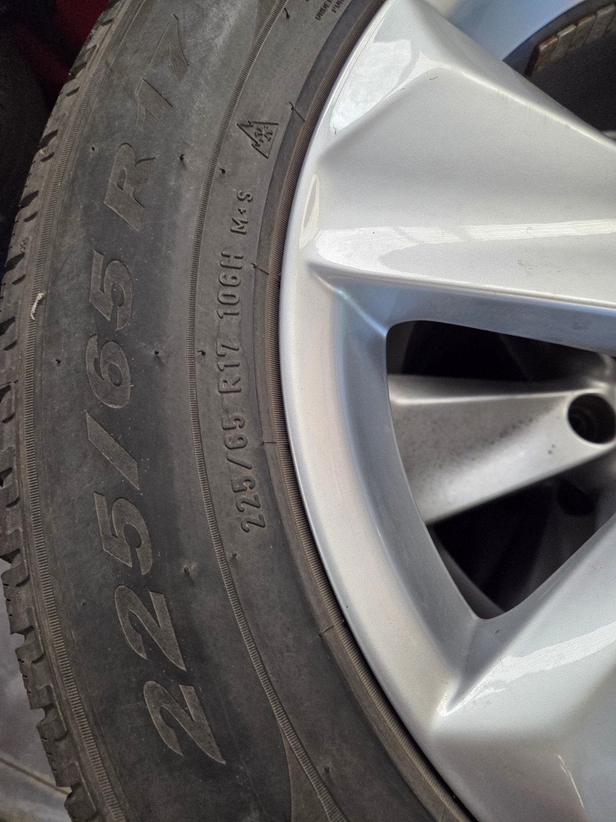 LEXUS M+S banden 225/65R17 106 H, Autos : Pièces & Accessoires, Enlèvement, Pneu(s)