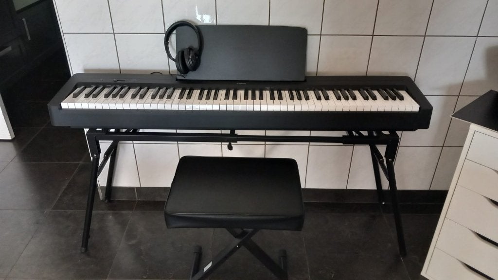 Yamaha P-145BT Portable Bundel B, Enlèvement, Comme neuf, Noir, Piano