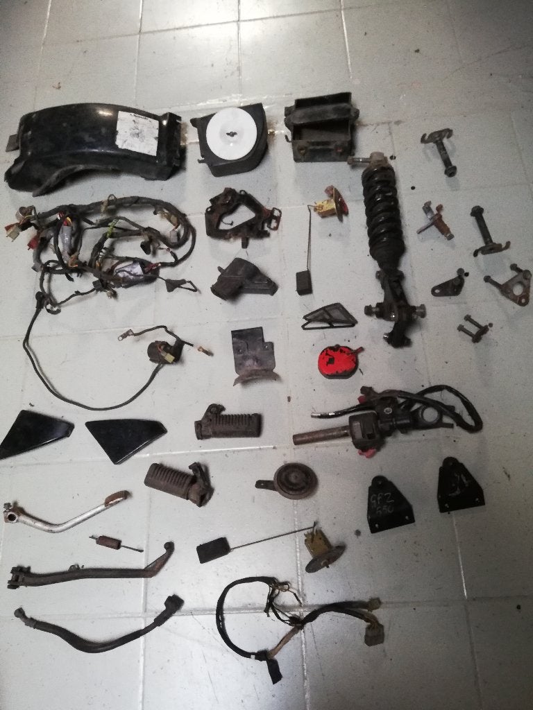 onderdelen kawasaki gpz 550, Motoren, Ophalen of Verzenden, Gebruikt