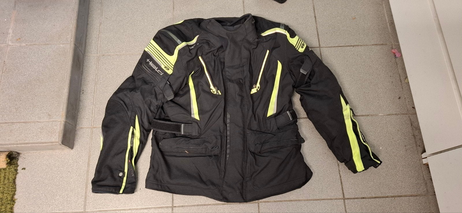 Motorvest Held Caprino 4 seizoenen, Motoren, Ophalen