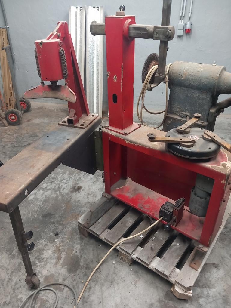 Banden (de) montagetoestel Duquesne, Auto diversen, Autogereedschap, Ophalen