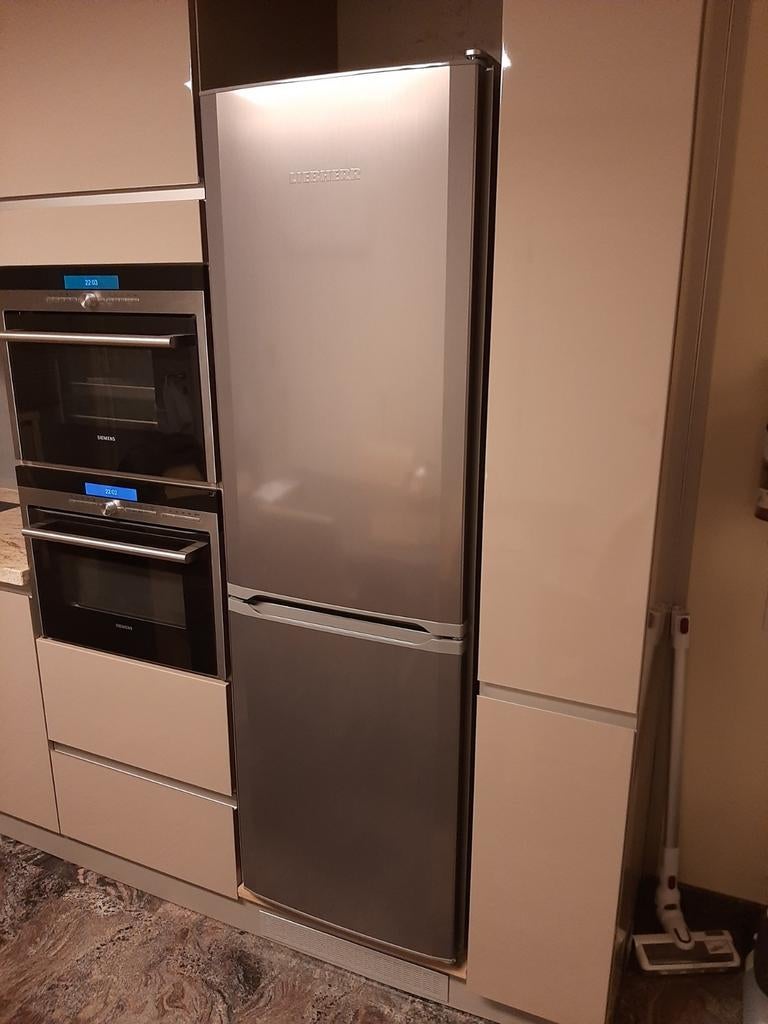 Koelvriescombinatie merk LIEBHERR maat 55 cm breed en 181 cm, Elektronische apparatuur, Koelkasten en IJskasten, Ophalen