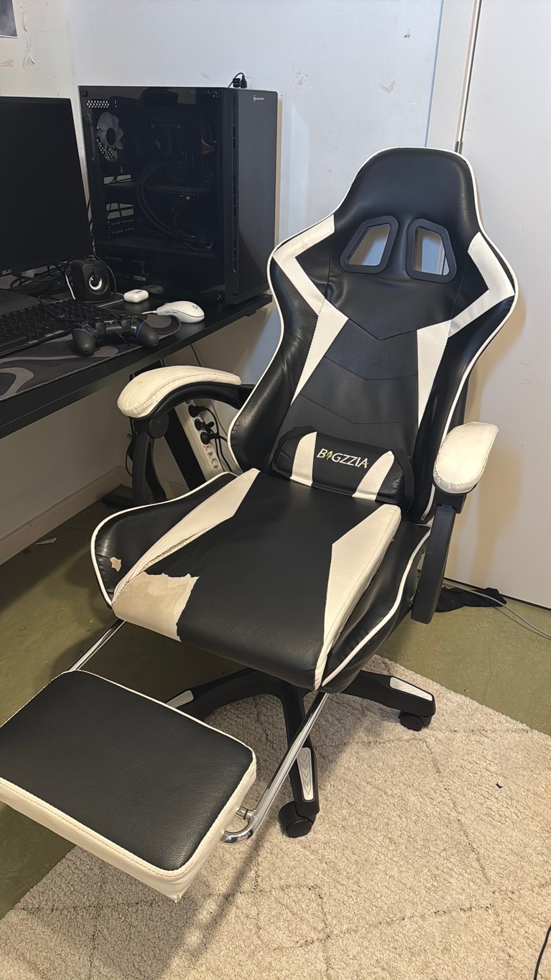 BIGZZIA Gaming Chair – Verstelbaar & Kantelbaar – Zwart/Wit, Sport en Fitness, Ophalen, Zo goed als nieuw