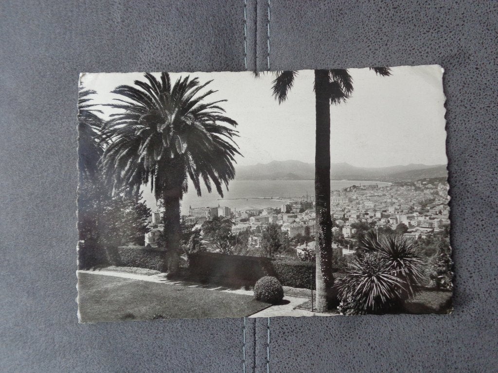 Ancienne carte postale de Cannes, Enlèvement