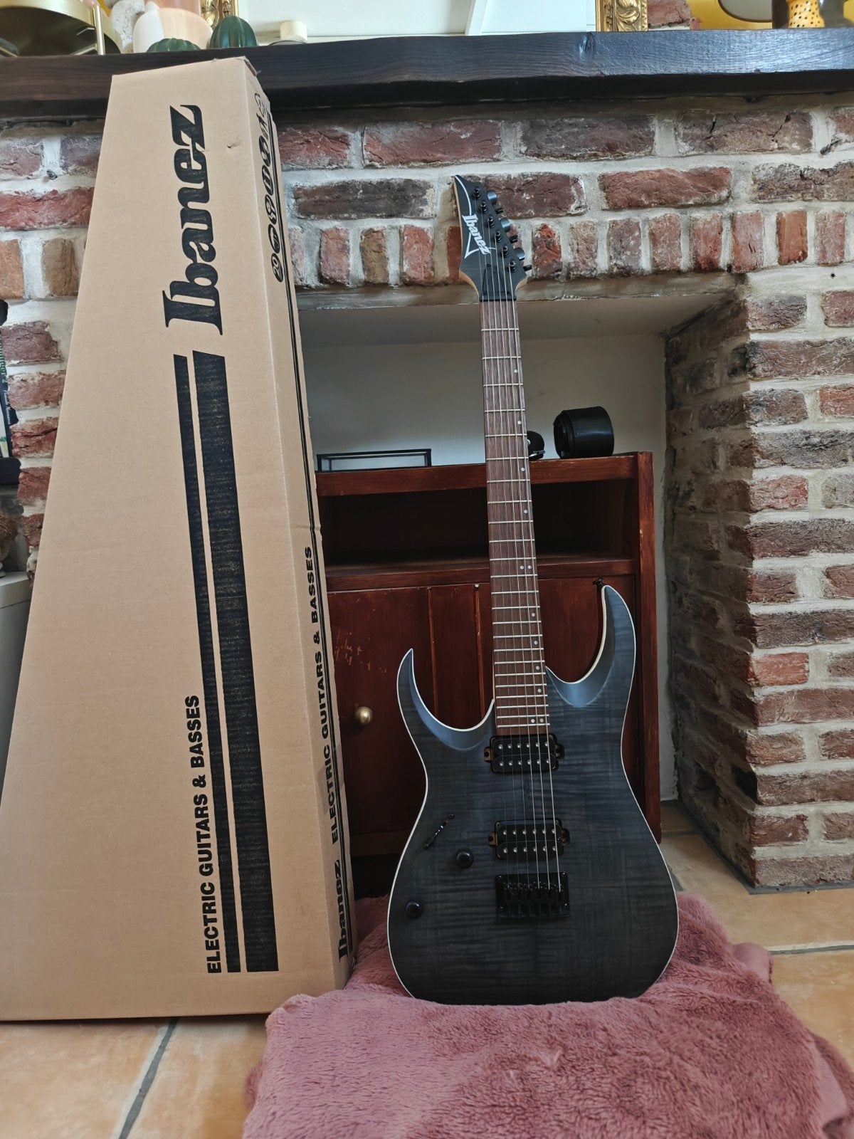 Guitare électrique Ibanez, Musique & Instruments, Instruments à corde | Guitares | Électriques, Enlèvement