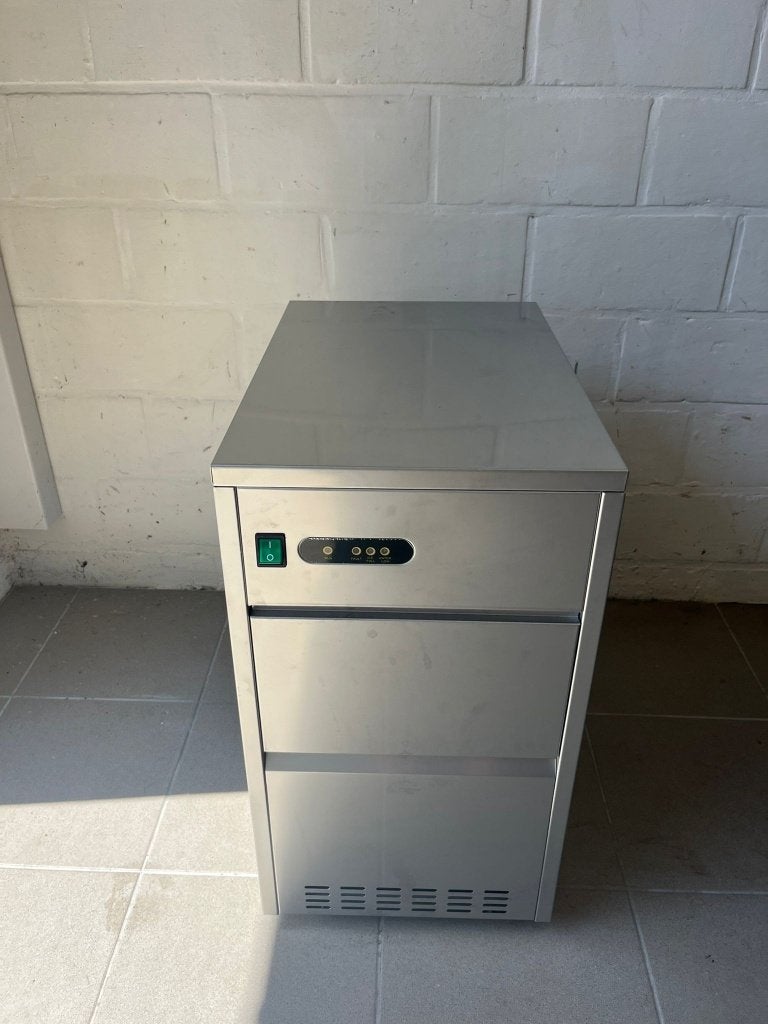Ijsmachine IM-20 (20kg/24h), Ophalen, Zo goed als nieuw, Zelfvriezend