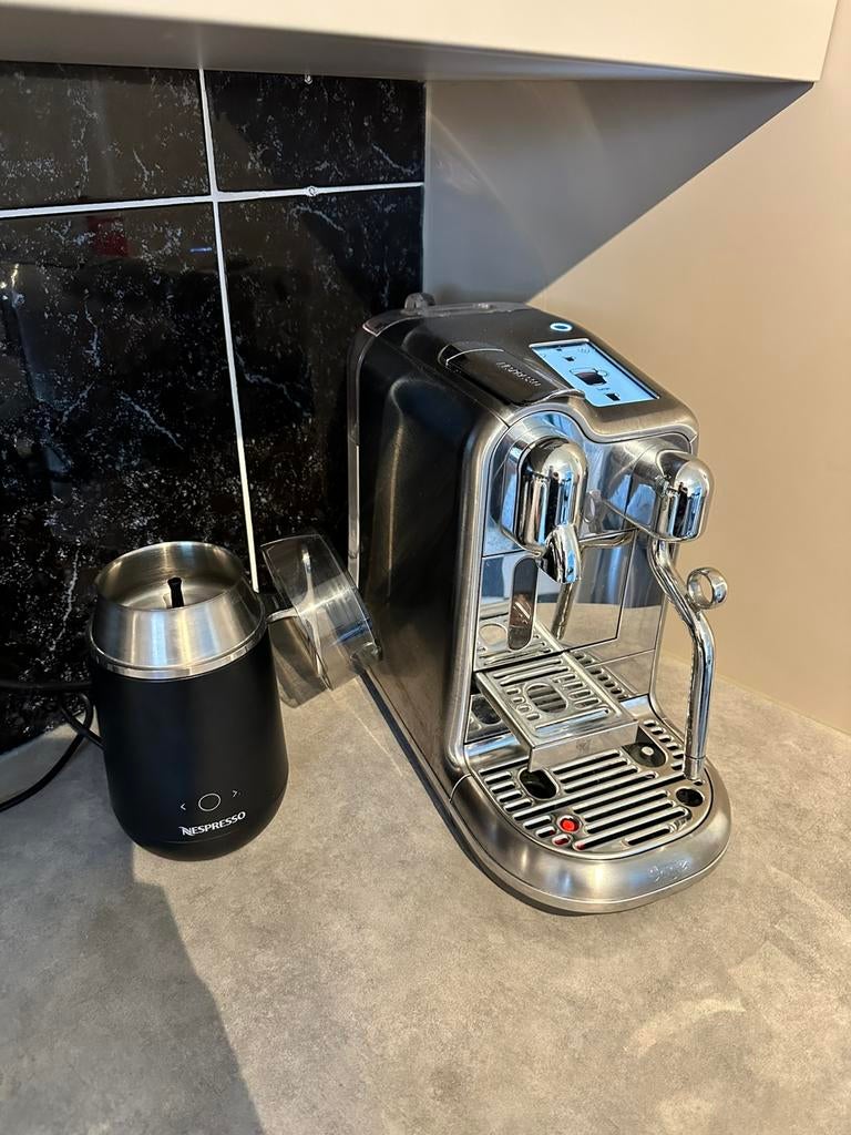 stijlvolle Nespresso set – Creatista Pro + melkopschuimer, Elektronische apparatuur, Koffiezetapparaten, Ophalen, Koffiepads en cups