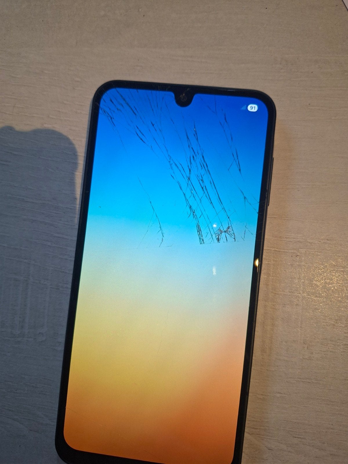 Samsung A16 128gb met barst in scherm, Telecommunicatie, Mobiele telefoons | Samsung, Ophalen of Verzenden