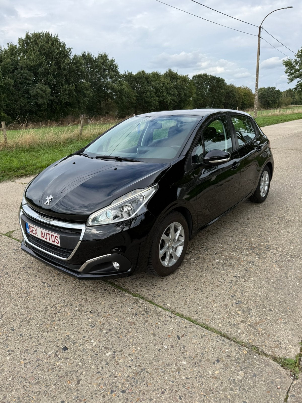 PEUGEOT 208 IN TOPSTAAT MET GARANTIE DIRECT BESCHIKBAAR, Autos, Achat, Entreprise, Boîte manuelle, Noir