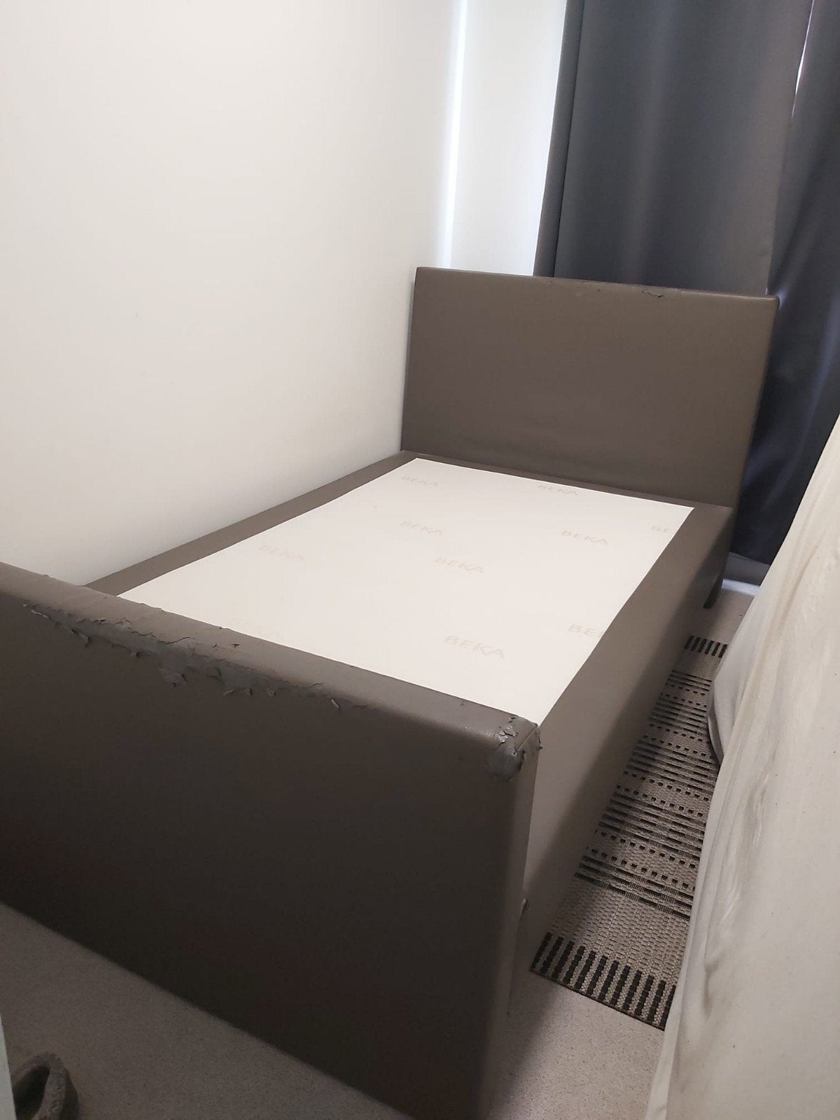 Bed beschadigd, Huis en Inrichting, Ophalen