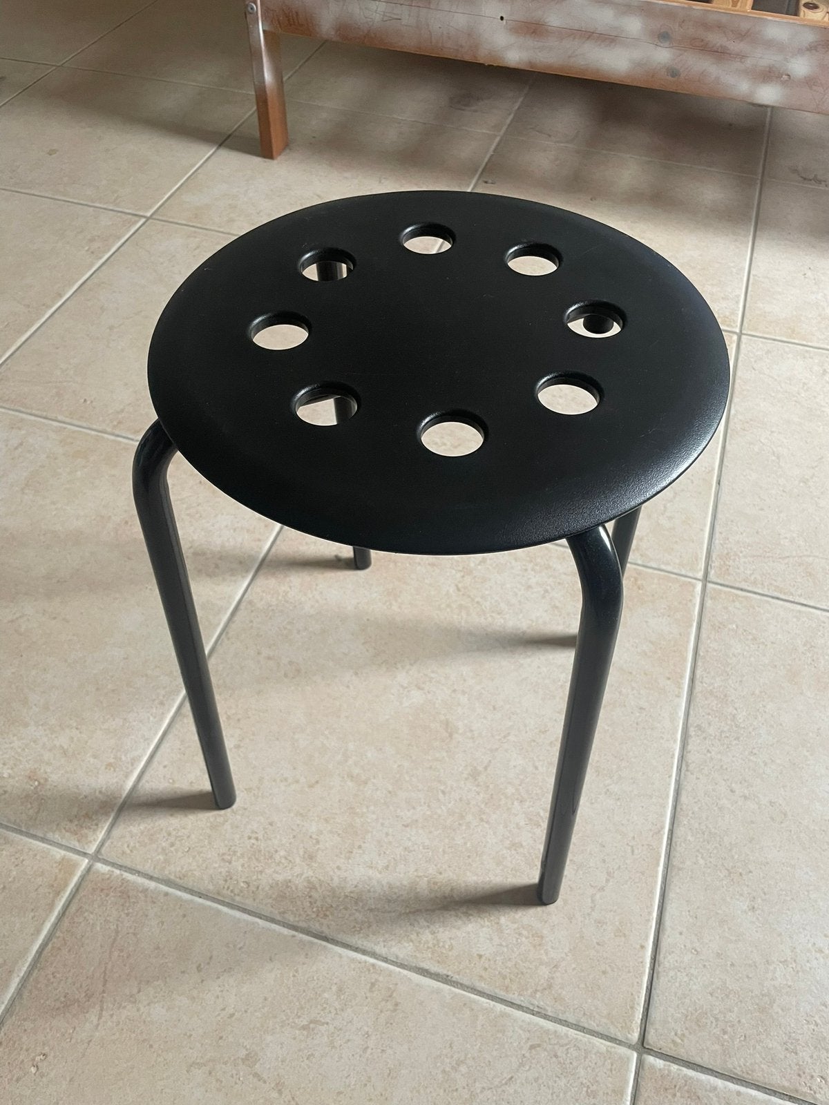 Tabouret empilable noir IKEA marius, Maison & Meubles, Tabourets, Enlèvement ou Envoi, Neuf, Plastique