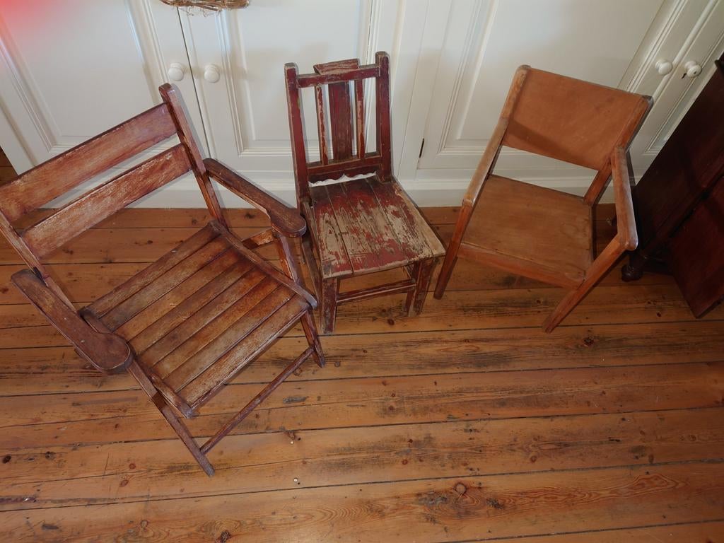 2 kleuterstoeltjes één met één met leuning, Ophalen