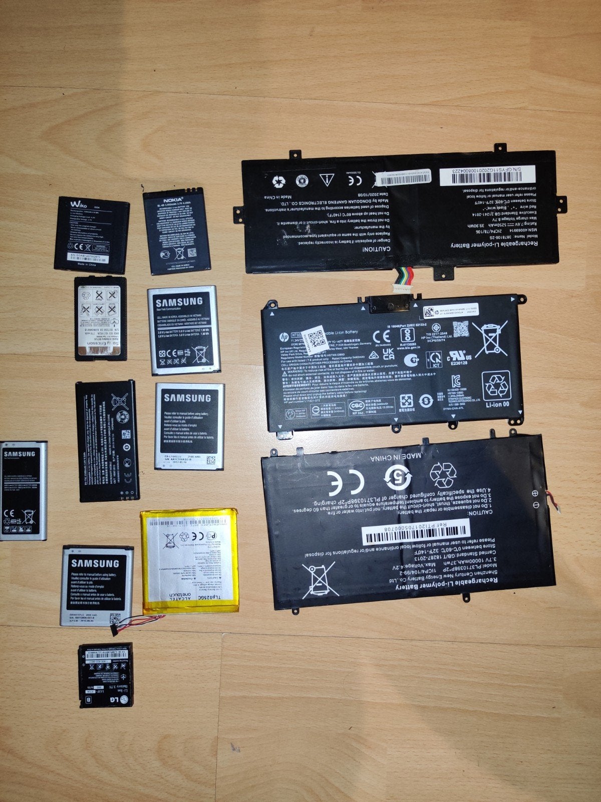 Groot lot batterijen – smartphone / tablet / laptop, Computers en Software, Harde schijven, Laptop, Ophalen