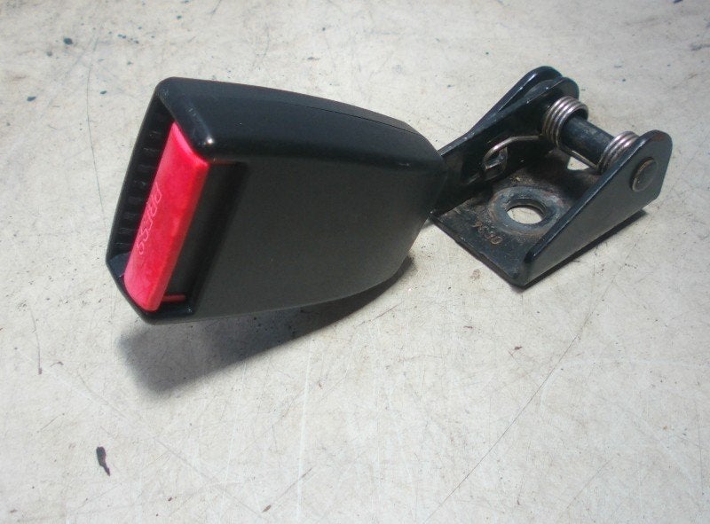BOUCLE DE CEINTURE ARRIÈRE GAUCHE 960 I Estate (6812310), Info@volvocars.com, Volvo Car Germany GmbH, Siegburger Straße 229
50679  Köln, DE