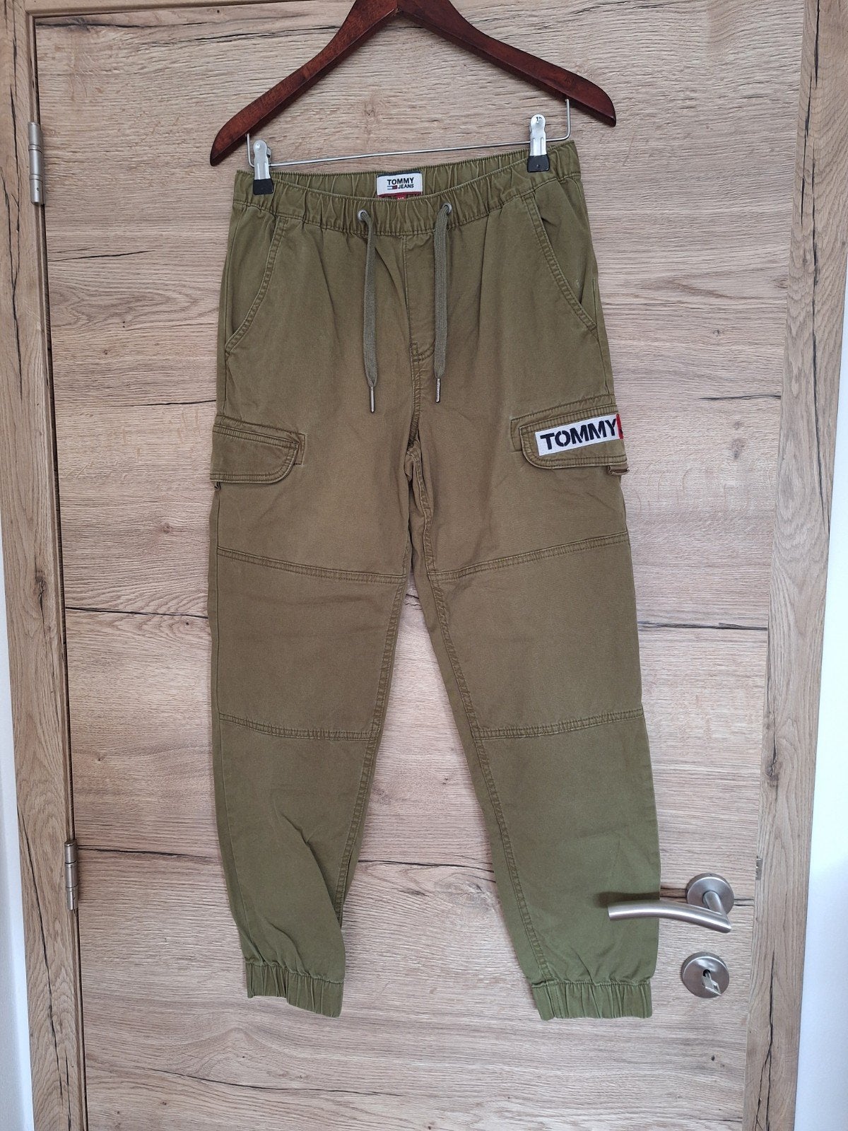 Tommy Jeans XS kaki broek
€10,00, Kleding | Dames, Spijkerbroeken en Jeans, Ophalen of Verzenden