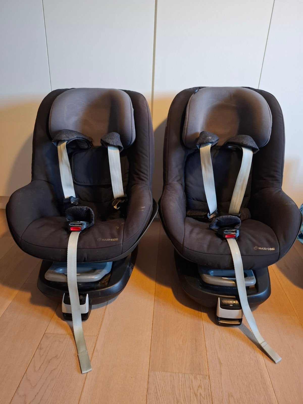 2 autostoelen Maxi Cosi Pearl met Familyfix onderstel., Dossier réglable, Enlèvement, Utilisé, Isofix