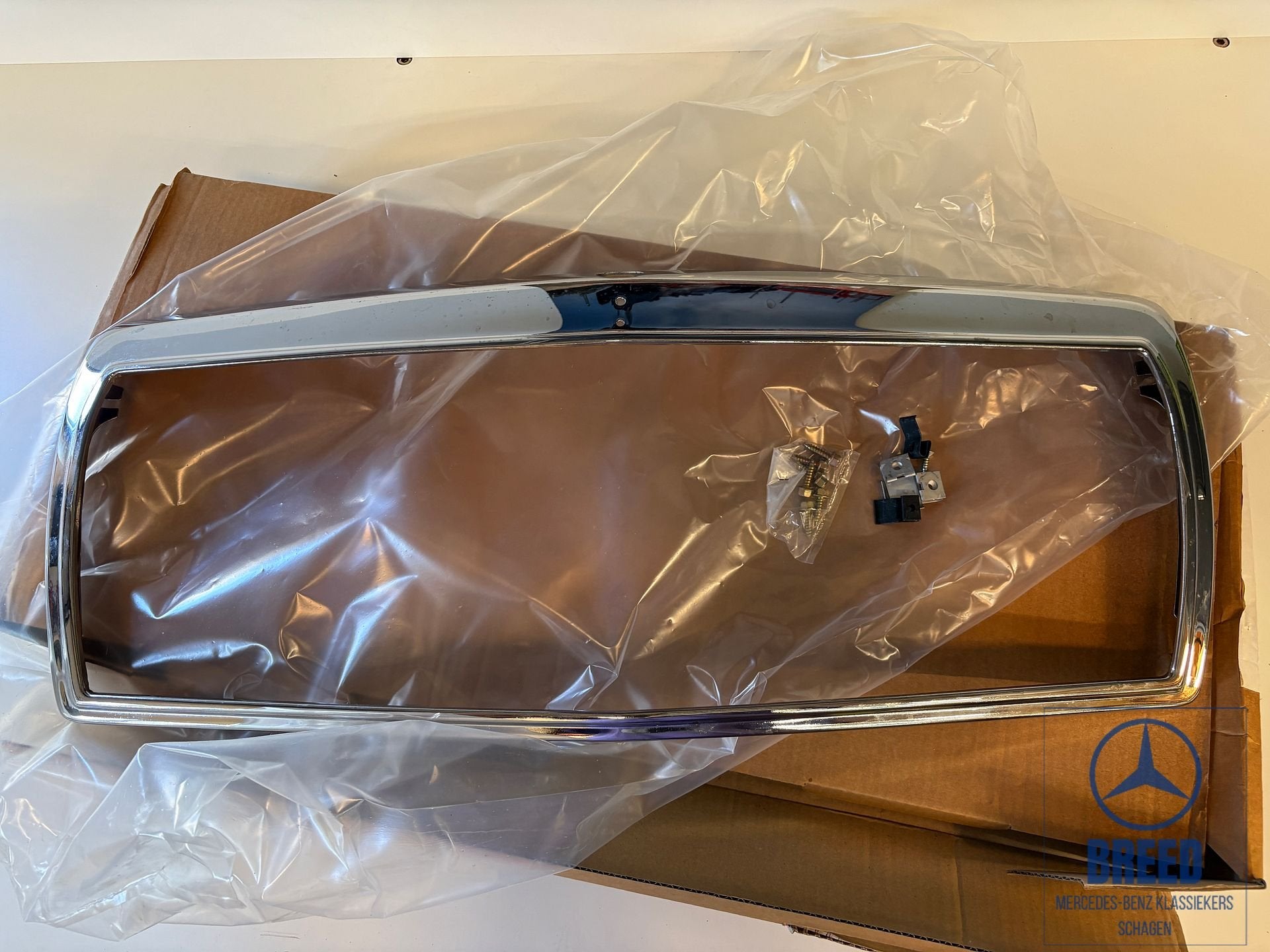 NOS grillebehuizing voor Mercedes-Benz W201 repro, -, Nieuw, Ophalen of Verzenden, -