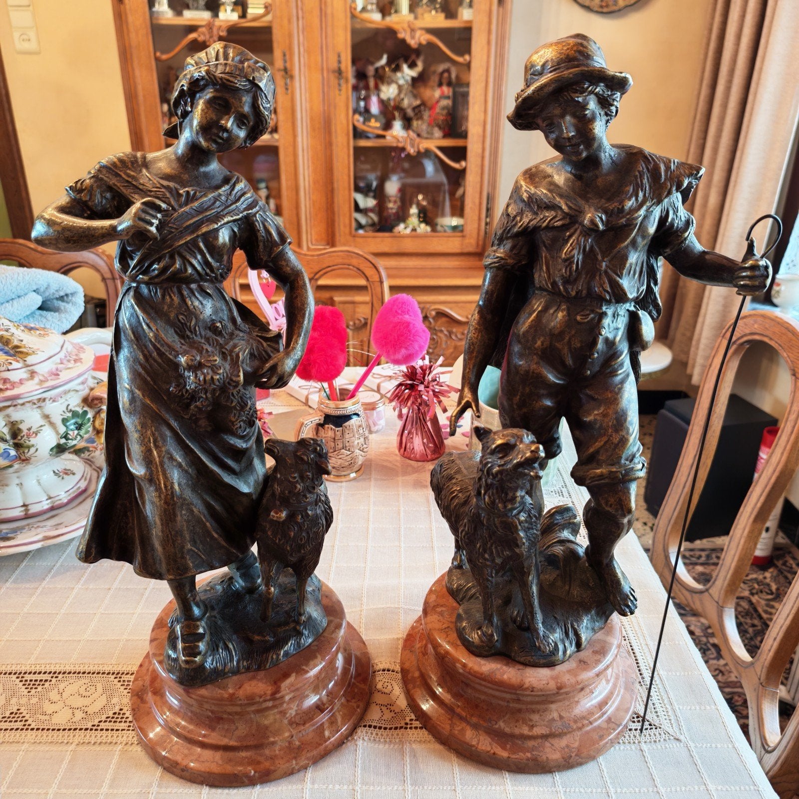 2 franse herder beeldjes, Ophalen