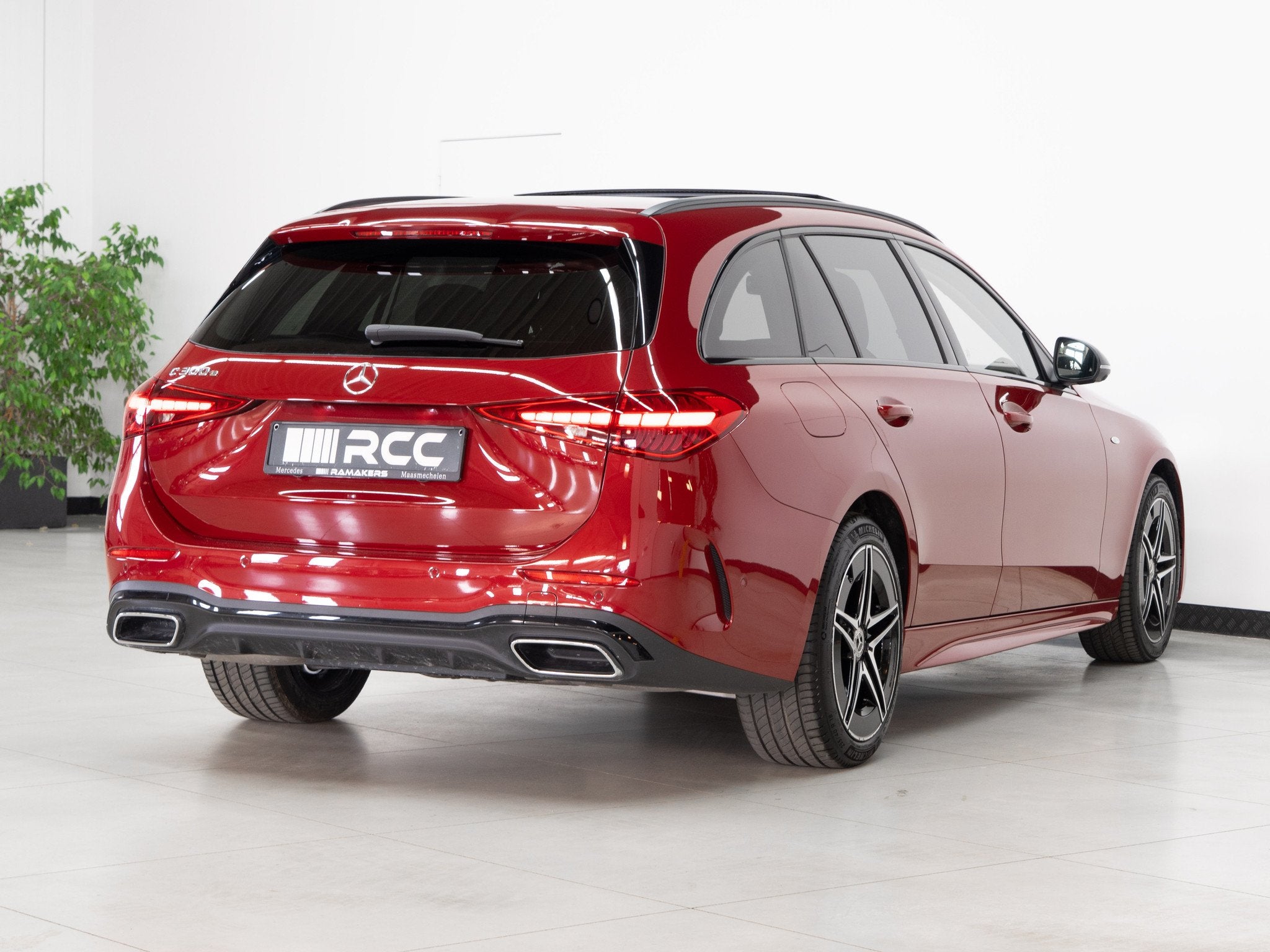 Mercedes-Benz C 300 e T AMG Night PANO Distronic+ Burmester, Automaat, Achterwielaandrijving, Gebruikt, Zwart