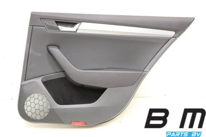 Deurpaneel RA (bijrijderskant) Skoda Superb, Gebruikt