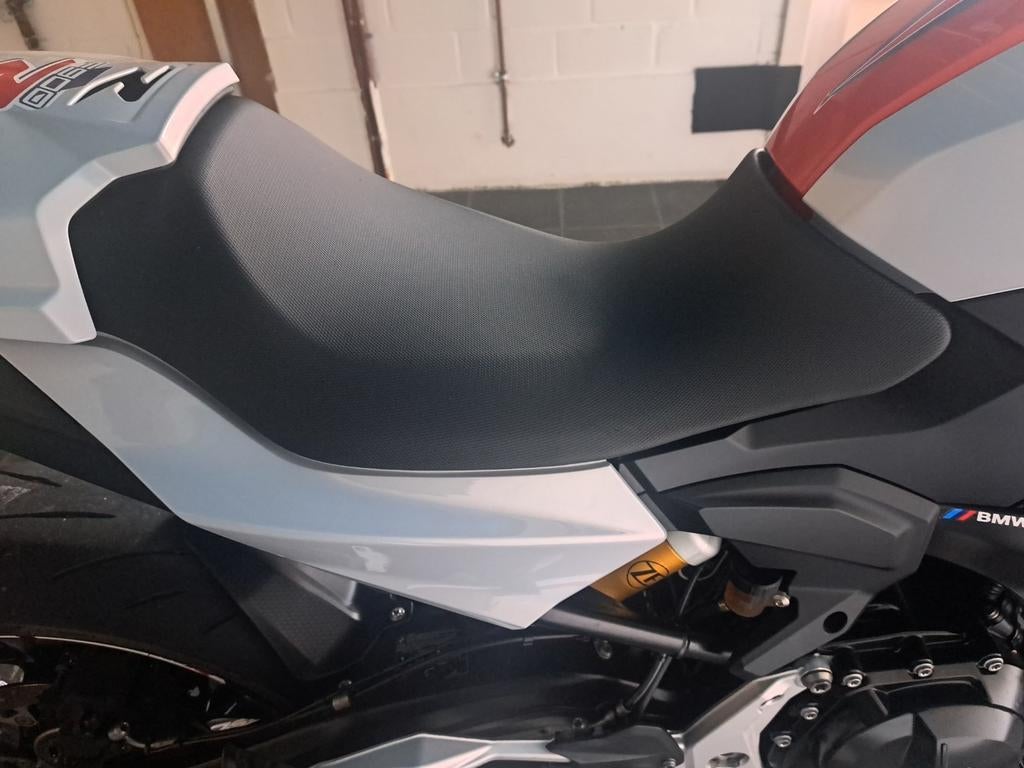 gezocht zadel bmwf900r, Ophalen, Zo goed als nieuw