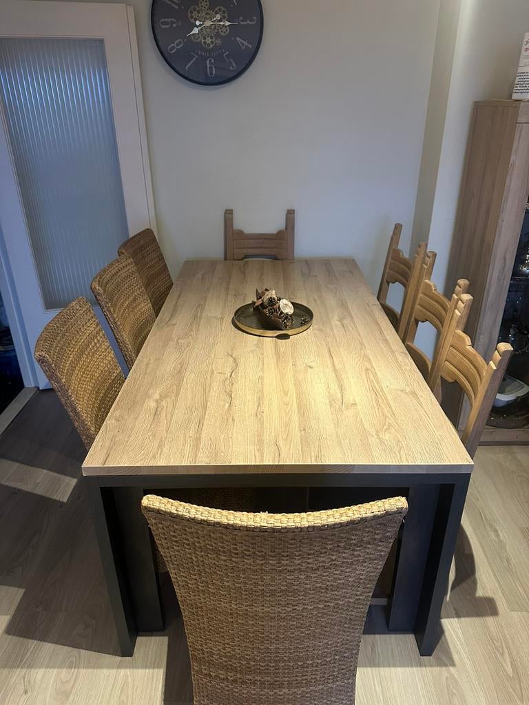 Tafel en stoelen met vitrinekast, Huis en Inrichting, Complete eetkamers, Zo goed als nieuw, 8 stoelen of meer, Ophalen