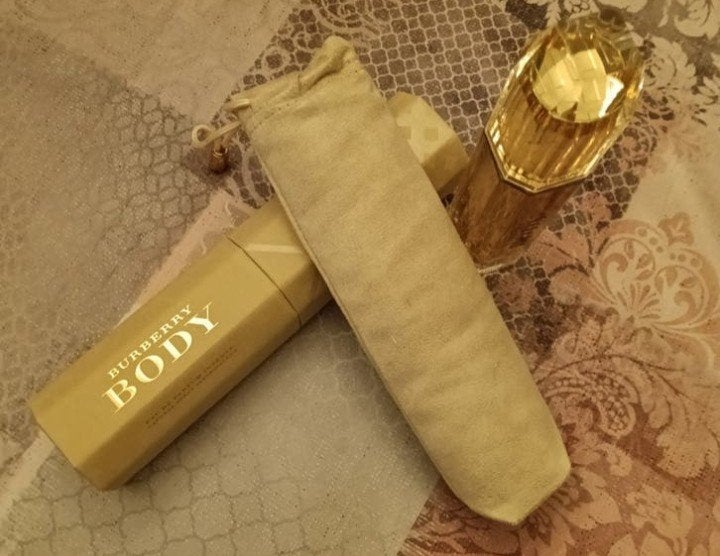 Burberry Body parfum, 1 keer gebruikt., Handtassen en Accessoires, Uiterlijk | Parfum, Ophalen of Verzenden