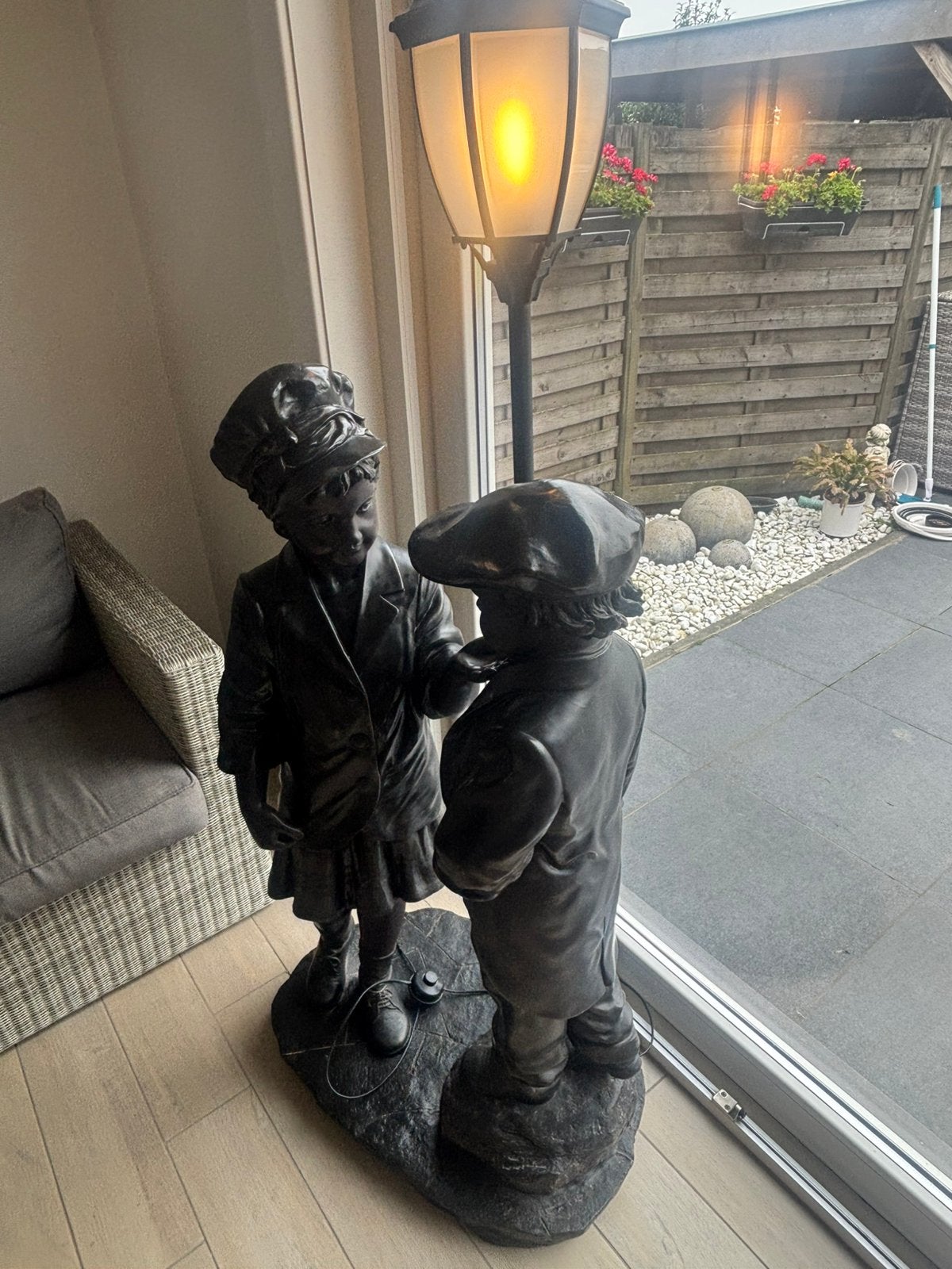 2 bronzen beelden 2 kindjes, Ophalen