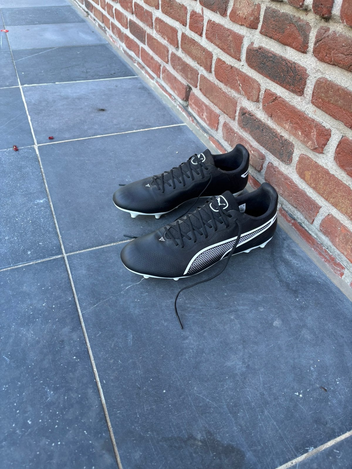 Voetbalschoenen ijzeren noppen maat 42,5, Sport en Fitness, Voetbal, Ophalen, Zo goed als nieuw