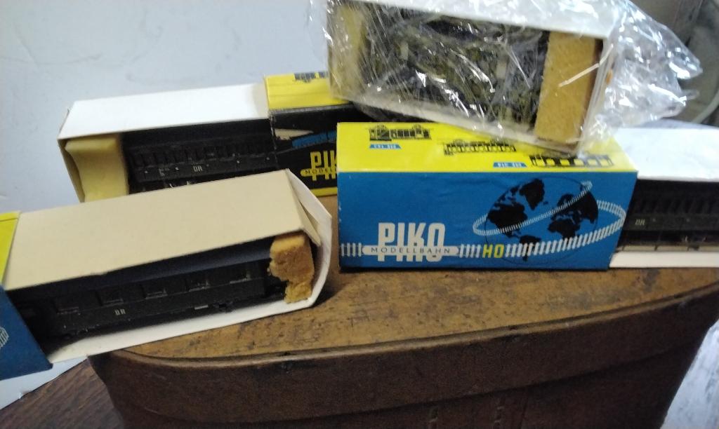 4 PIKO-AUTO'S, Hobby en Vrije tijd, Ophalen of Verzenden, Zo goed als nieuw, Wagon, Piko