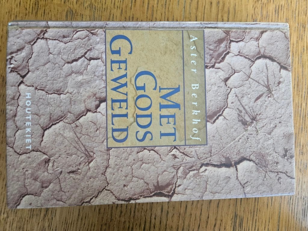 Boek aster berkhof met gods geweld, Boeken, Ophalen of Verzenden, Zo goed als nieuw, Diverse