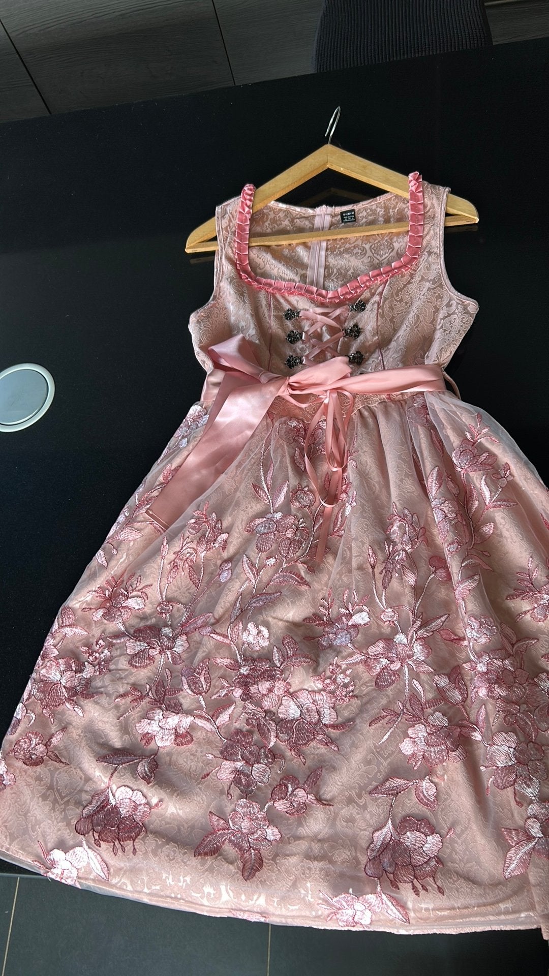 Roze dirndl maat 38-40, Ophalen, Zo goed als nieuw, Maat 38/40 (M), Roze