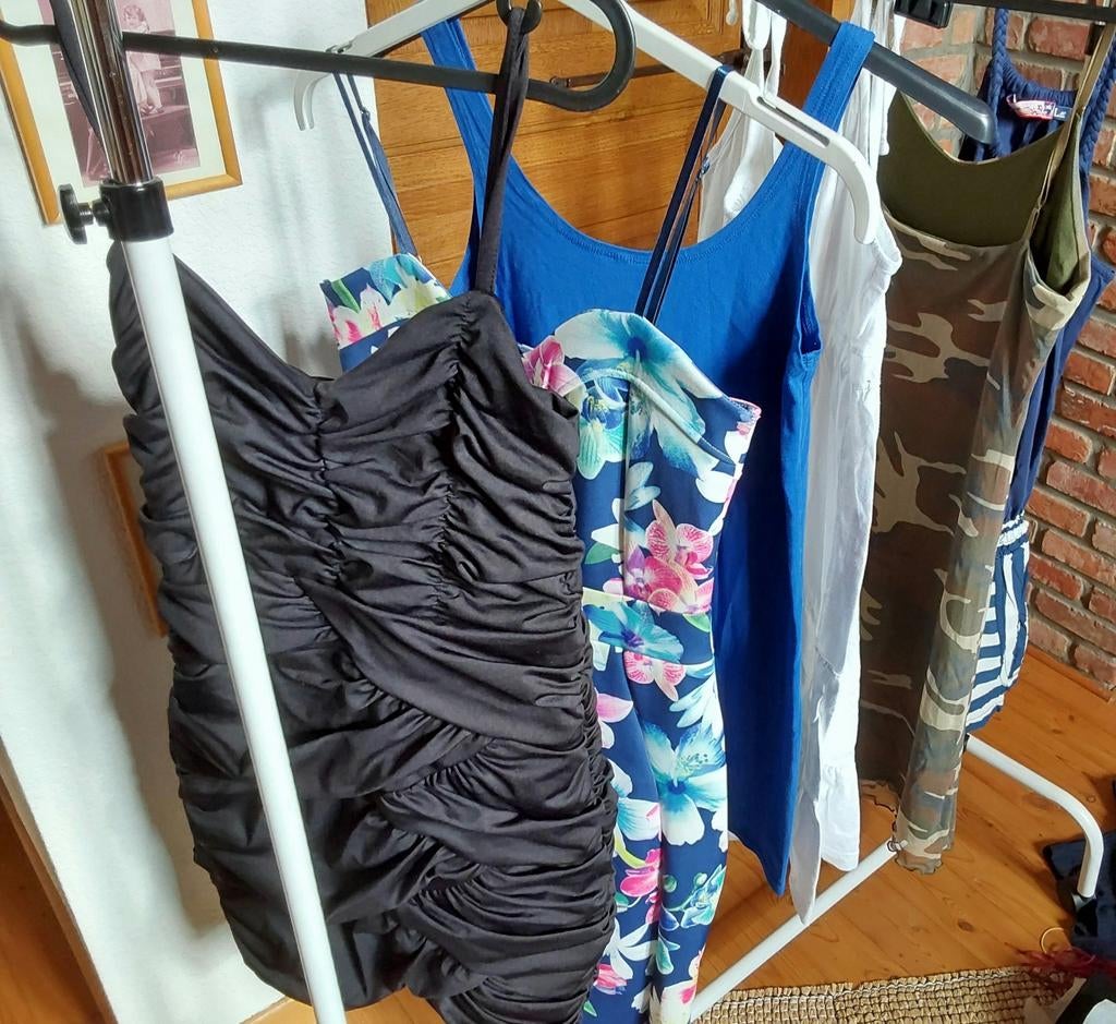Lot 72 jurken van verschillende modellen en kleuren maat 38/, Kleding | Dames, Diverses, Ophalen of Verzenden, Gedragen, Maat 38/40 (M)