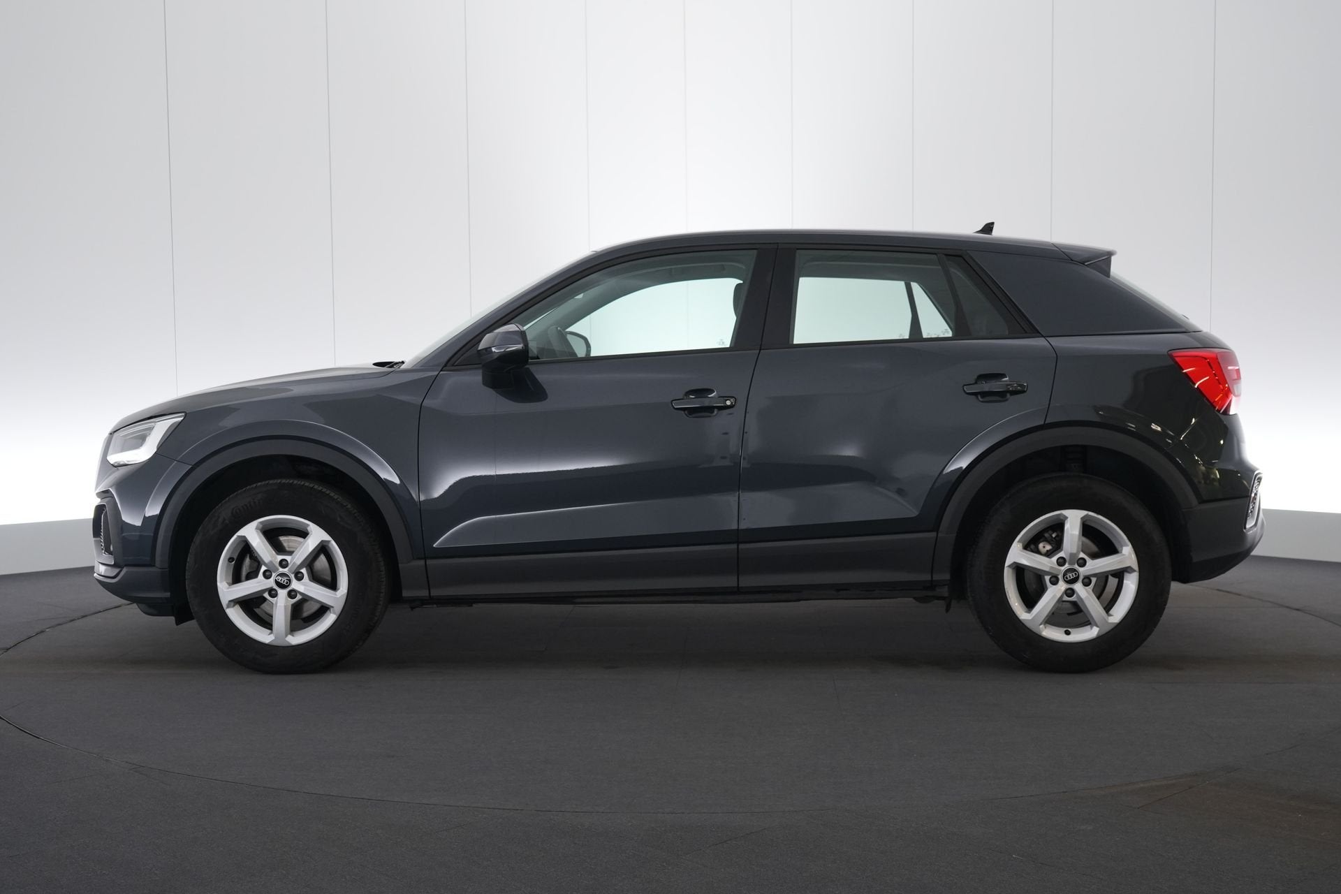 (2BLN400) AUDI Q2, Auto's, Audi, Stof, Bedrijf, 5 zetels, 5 deurs