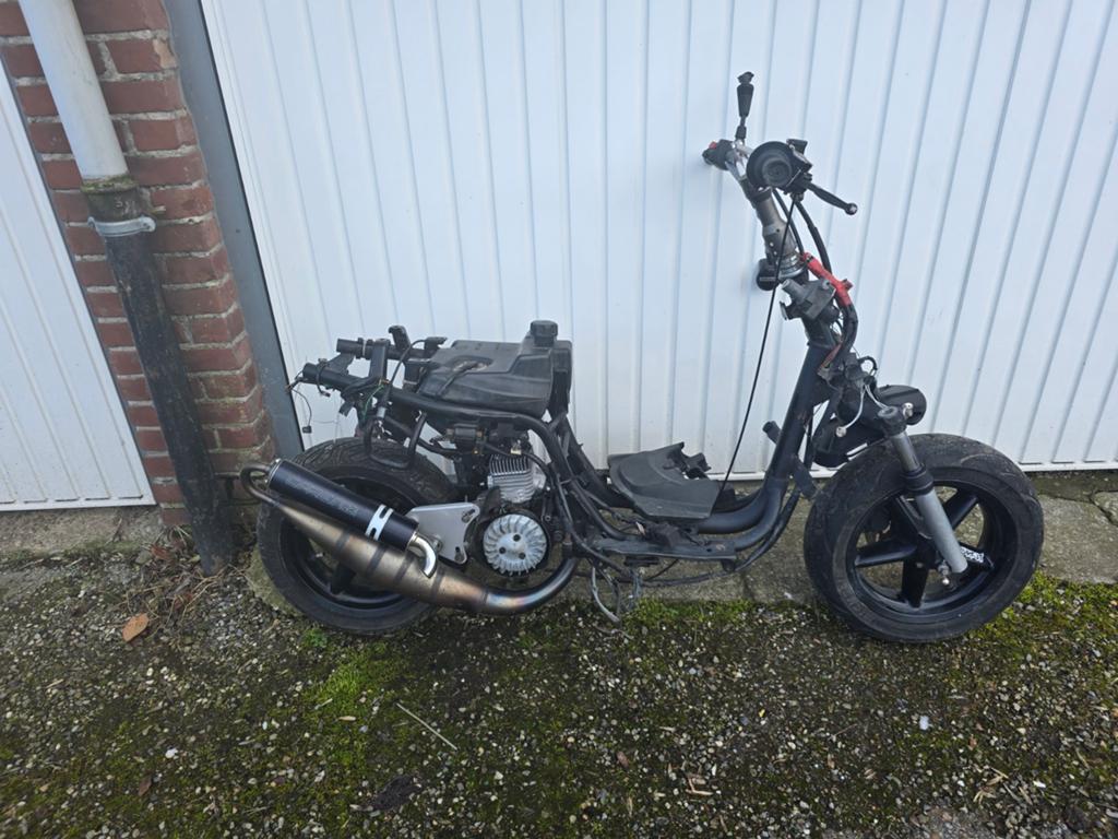 Booster + bcd body + 1000€ omruiling van de aanbieding, Fietsen en Brommers, Scooters | Yamaha, Ophalen, Klasse A (25 km/u), Zo goed als nieuw
