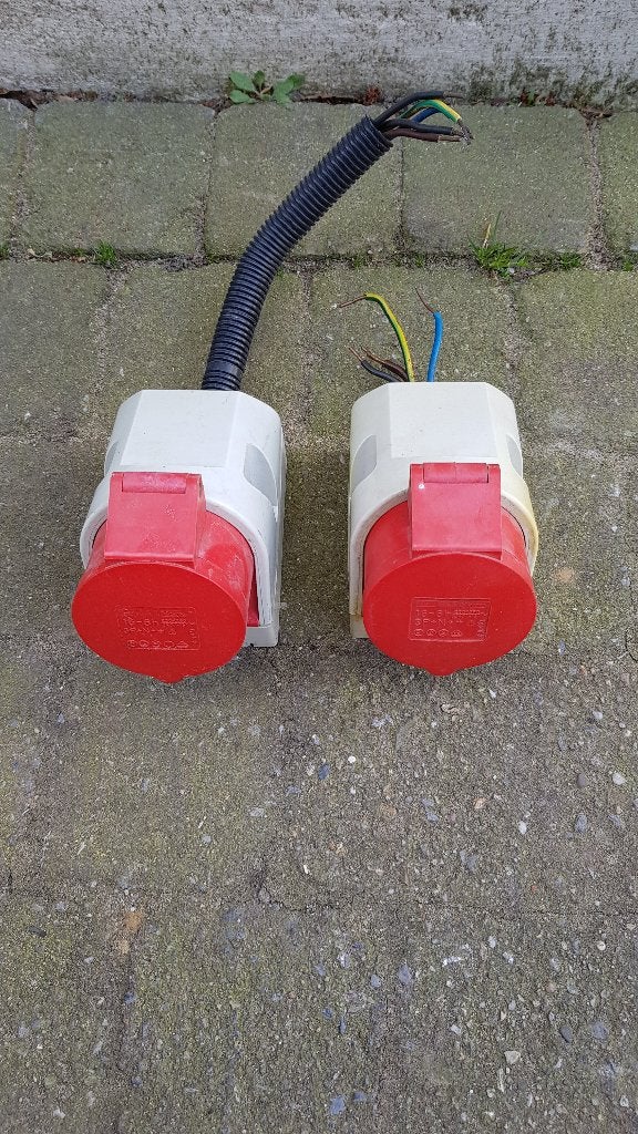 2 DRIJFKRACHT STOPCONTACTEN, Doe-het-zelf en Bouw, Ophalen, Zo goed als nieuw