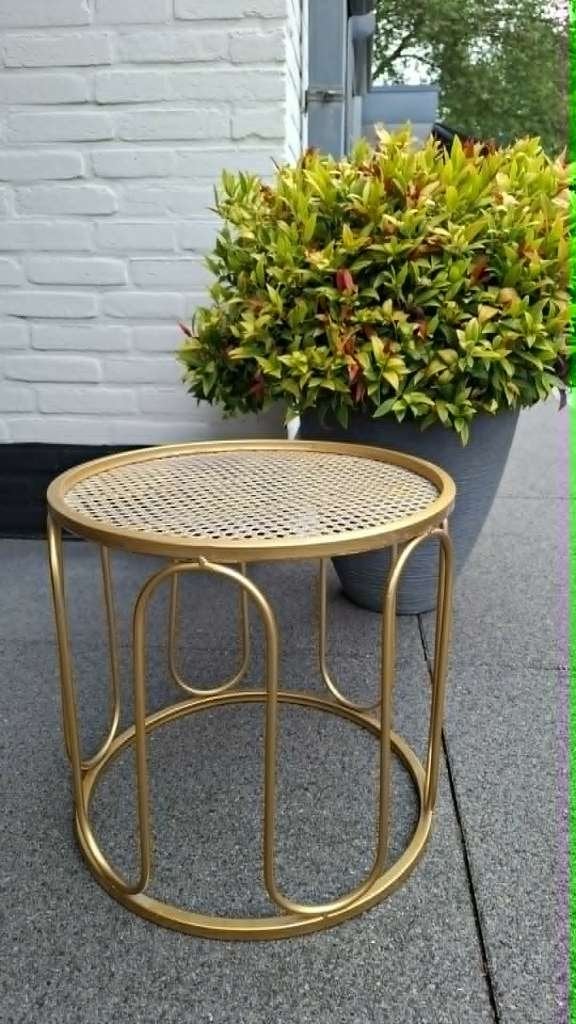 Table d'appoint ronde dorée Trendy Wave EN VENTE, Maison & Meubles, Neuf, Enlèvement ou Envoi, Rond, Moins de 55 cm